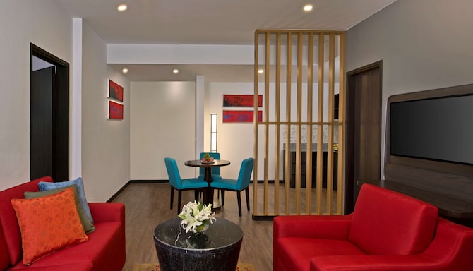 Park Inn by Radisson Amritsar Airport - Executive Suite Living Room