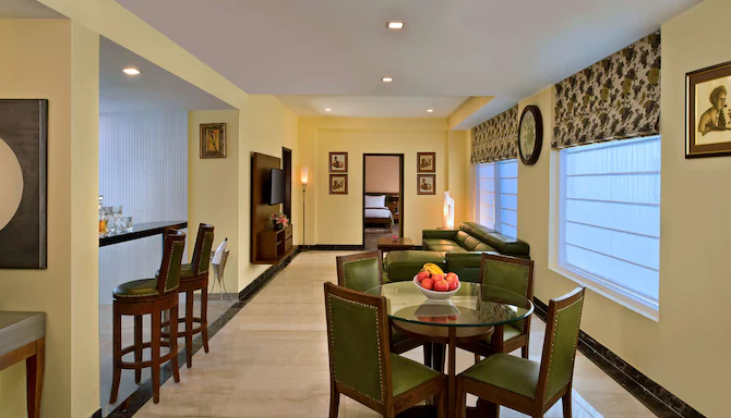 Park Inn by Radisson Amritsar Airport - Premiere Suite Dining Area